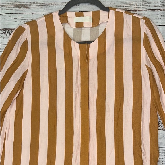 KAELEN Brown and Pink Peplum Blouse with Mandarin Collar - Picture 4 of 7